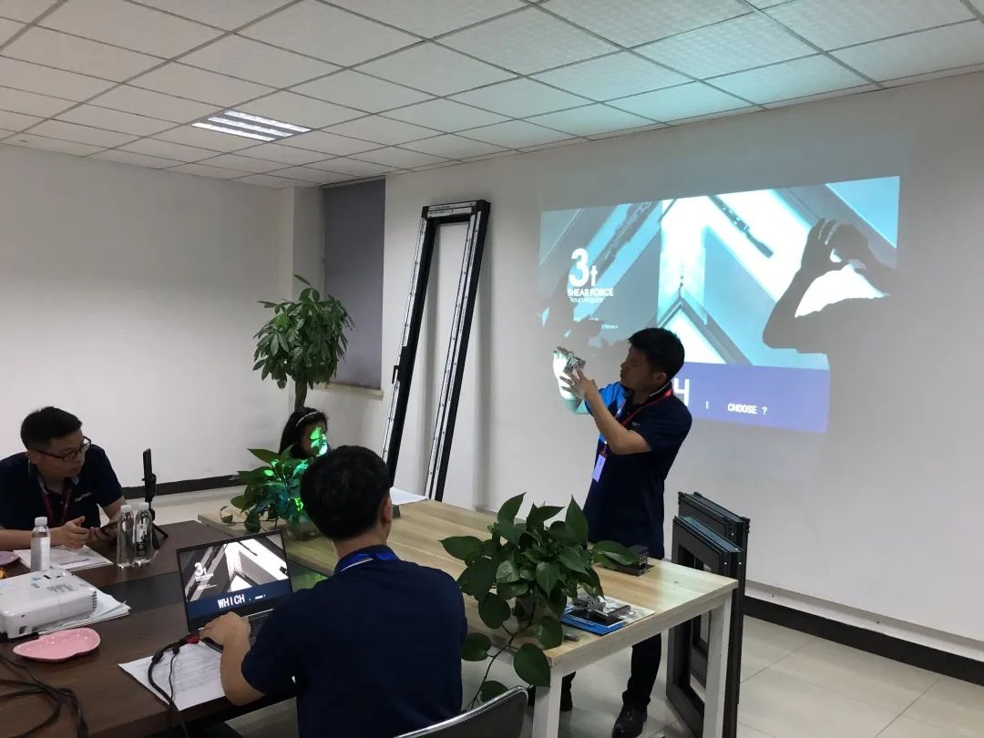 蒂尔汉斯夏季新品发布会圆满成功
