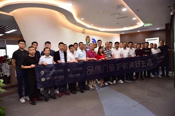 伊美德门窗熊总随广东省门窗协会赴四川同行参观交流