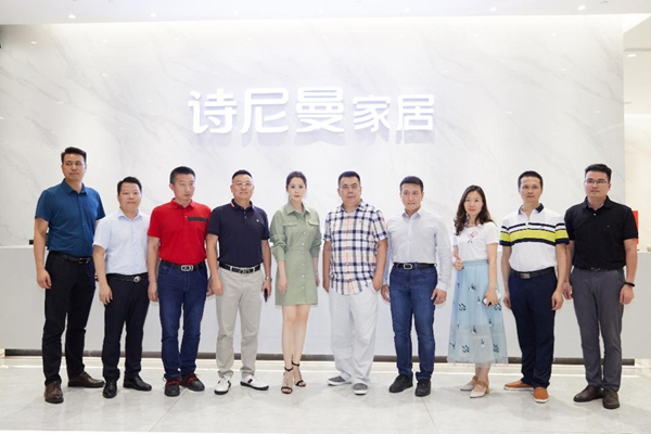 海清亲临诗尼曼直播间，诗尼曼17周年庆踏浪而来