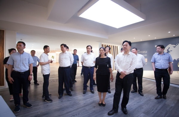 常州市长陈金虎一行莅临贝尔集团调研视察