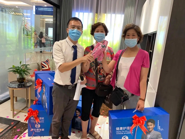 伊仕利家居工厂“总裁连线” 惊喜大礼尽数派送