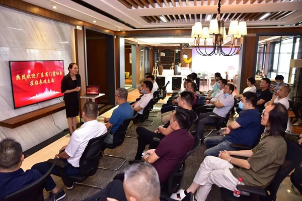 伊美德门窗熊总随广东省门窗协会赴四川同行参观交流 伊美德门窗熊总随广东省门窗协会赴四川同行参观交流