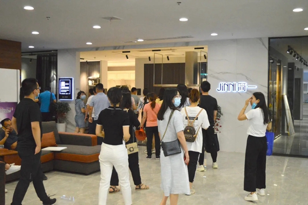 简一全屋定制欢迎开封市建行各位领导莅临参观考察