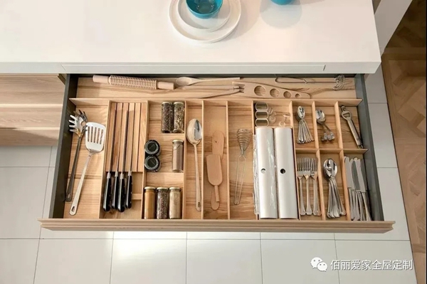 佰丽爱家全屋定制：绝佳橱柜收纳设计 厨房扩容好打理
