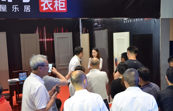 金丰木门七都镇家居建材工厂直购会火热进行中
