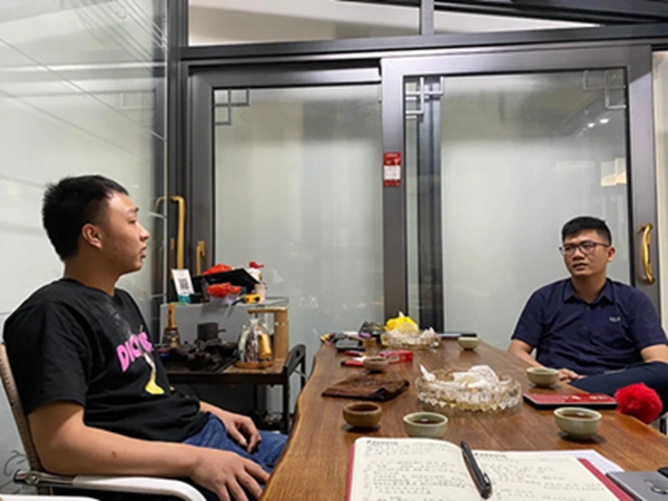 “用心守护，让爱回家·红橡树门窗安全万里行”之海门站、兴宁站