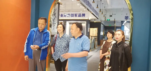 七特丽感谢燕守平和马小曼两位大师对品牌产品的信任