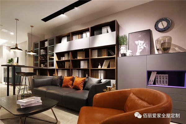佰丽爱家全屋定制:整墙柜,实现收纳断舍离