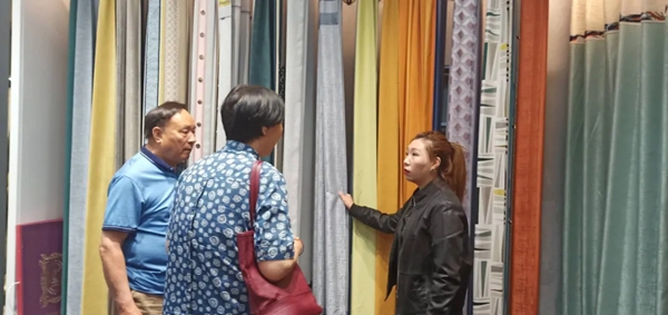 七特丽感谢燕守平和马小曼两位大师对品牌产品的信任