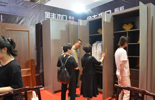 金丰木门七都镇家居建材工厂直购会火热进行中