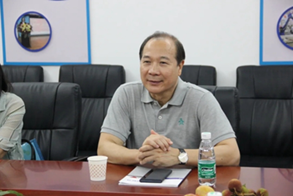 伦教木工机械商会刘会长一行莅临迪峰机械参观指导！