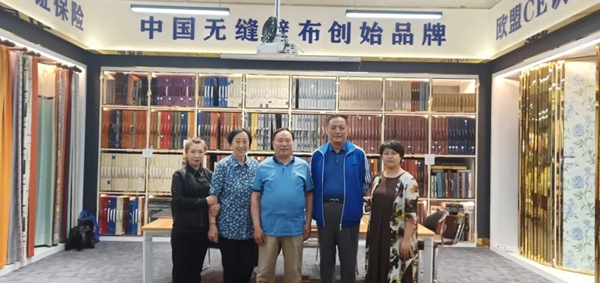 七特丽感谢燕守平和马小曼两位大师对品牌产品的信任