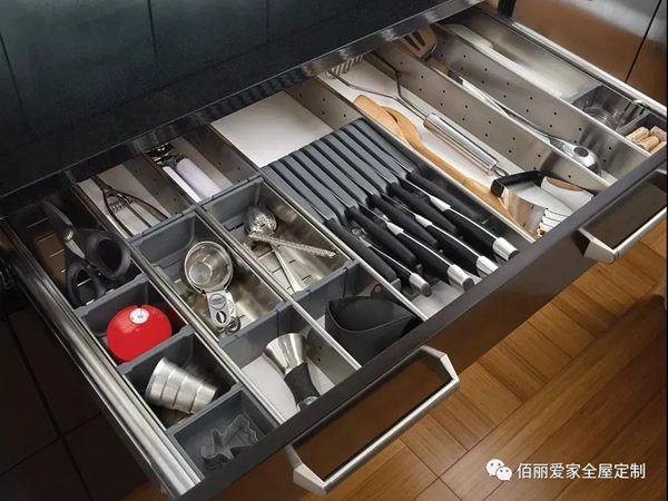 佰丽爱家全屋定制：绝佳橱柜收纳设计 厨房扩容好打理