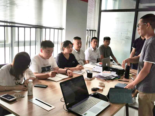 慧亚考察团西南走访丨居里亚全屋定制为客户创造价值 为追求完美而不断创新