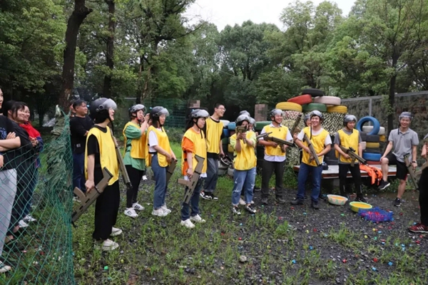 慕宸生活夏日团建 在拓展中寻找向上的力量