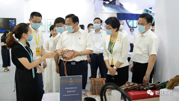 乾庄刺绣惊艳亮相嘉兴文化产业博览会