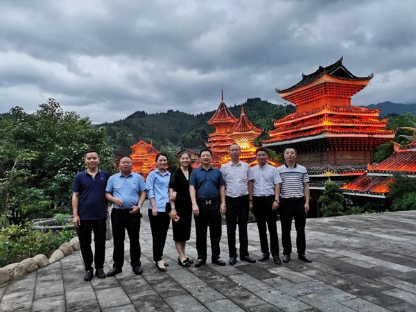 唯妮尔集团董事长周志平携高管赴贵州黔东南州就投资西南制造基地进行考察