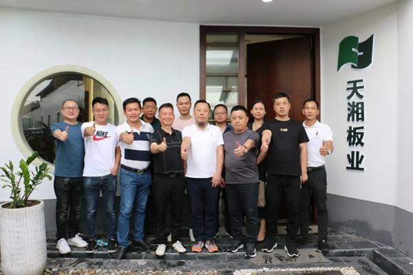 天湘板业：参观交流扩展思路 相互学习共促提升
