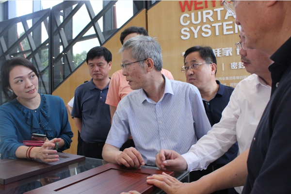 山东滨州市委书记佘春明一行及山东企业领导莅临伟业考察交流