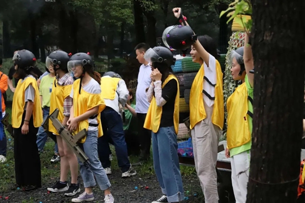 慕宸生活夏日团建 在拓展中寻找向上的力量