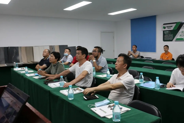 天湘板业欢迎广东省湖南商会家具协会到访交流