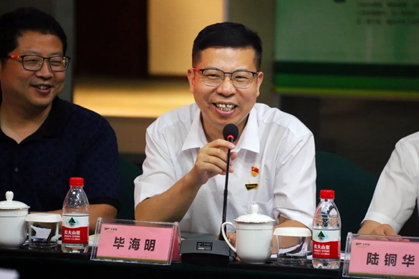 千年舟·柏菲伦欢迎省总工会基层工作部部长杨宝明一行莅临指导