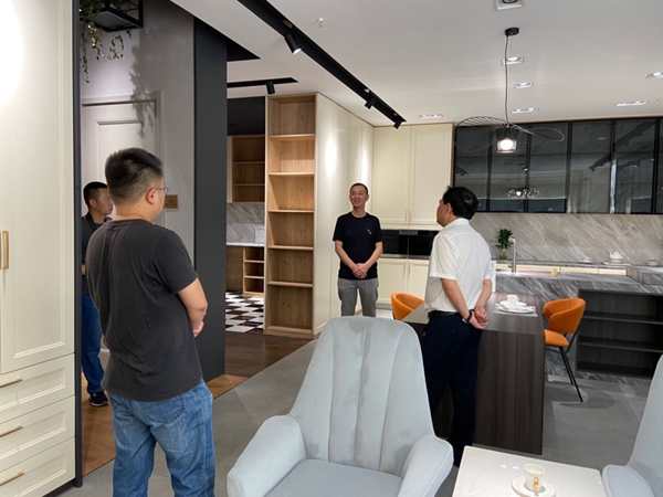 艺龙木门·整木定制欢迎眉山市政协领导一行莅临指导工作
