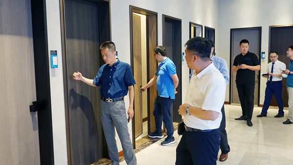 致尚门窗迎接居然之家考察团莅临参观交流