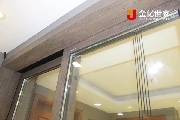 金亿世家门窗推出新品：金致系列推拉门+肌肤森林木颜色