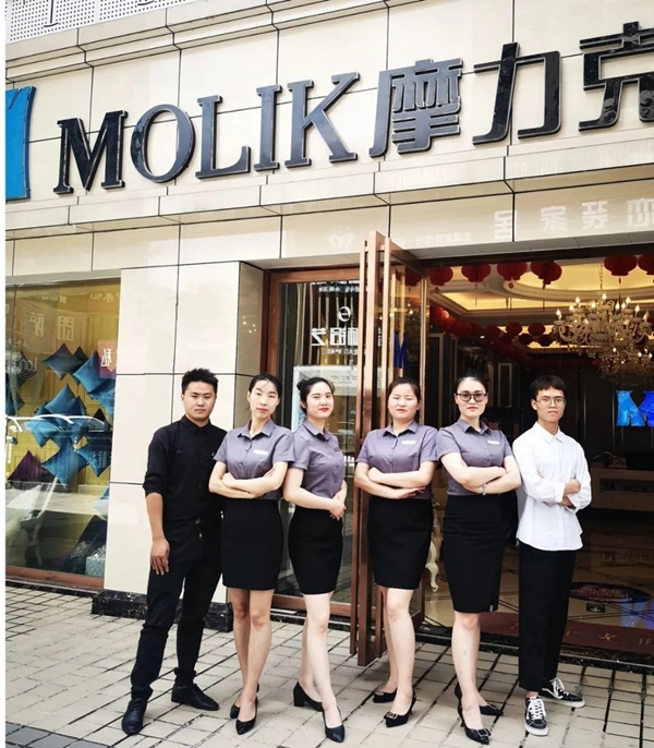 摩力克贵州兴义专卖店冯总：团队能量助力业绩突破