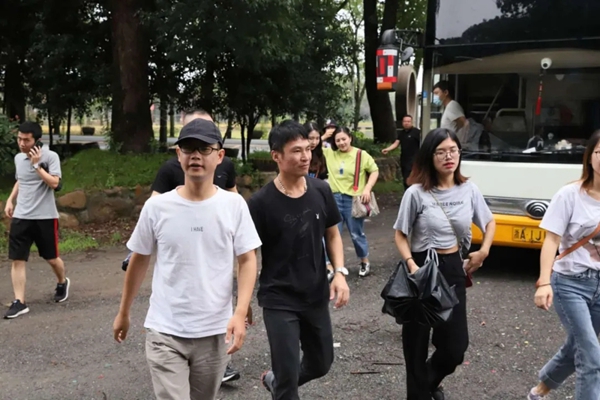 慕宸生活夏日团建 在拓展中寻找向上的力量
