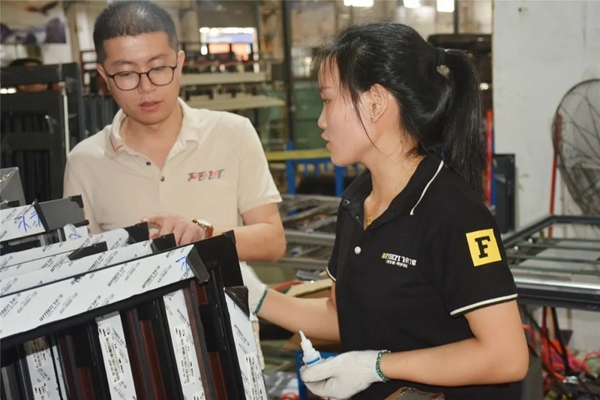 飞宇门窗迎接轩尼斯门窗副总裁钟向明一行莅临参观学习 飞宇门窗迎接轩尼斯门窗副总裁钟向明一行莅临参观学习