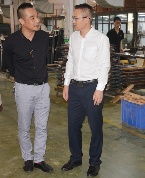飞宇门窗迎接轩尼斯门窗副总裁钟向明一行莅临参观学习