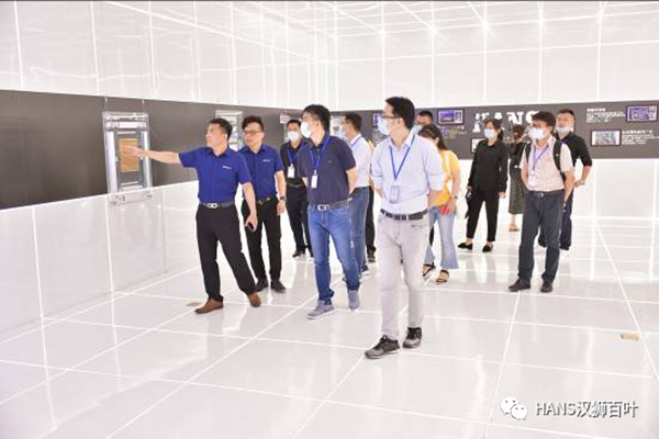 恒大地产集团考察团队到汉狮参观指导