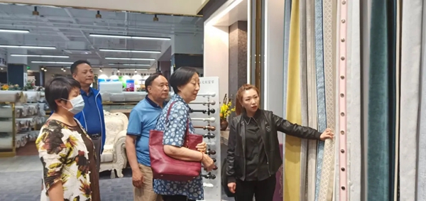 七特丽感谢燕守平和马小曼两位大师对品牌产品的信任