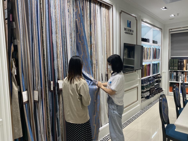 摩力克湖北宜昌专卖店方总：勇于做开拓 细心做服务