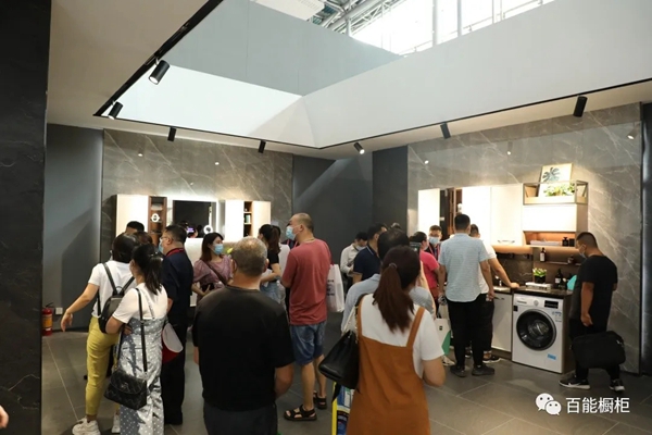 百能不锈钢家居潮流新品独具一格 引展馆观众围观