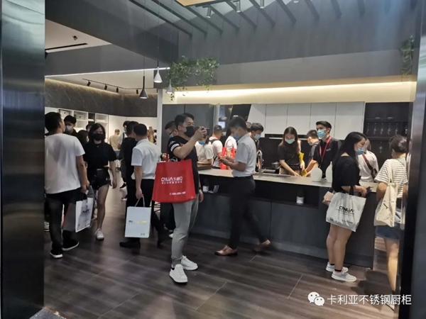 CANLiA卡利亚展厅再现人海 精彩继续不断 CANLiA卡利亚展厅再现人海 精彩继续不断