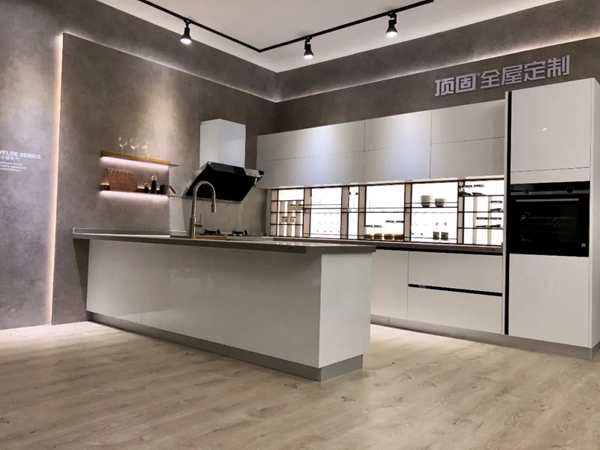 顶固全屋定制亮相建博会 开展即摘3项权威大奖