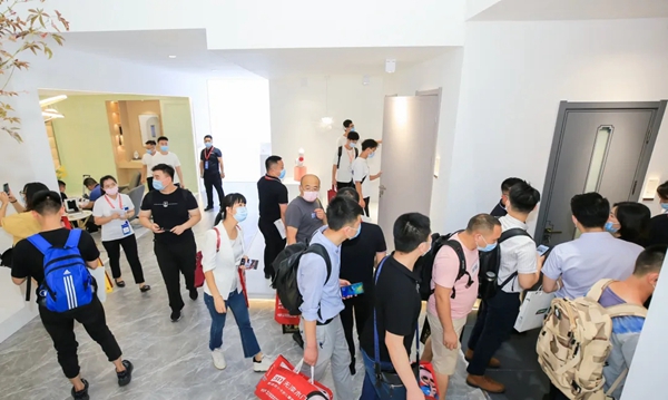 圣玛诺整木定制开展首日大放异彩 成为展会打卡圣地