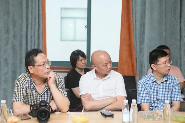 雅诗澜墙布窗帘迎接绍兴市知联会莅临参观指导 雅诗澜墙布窗帘迎接绍兴市知联会莅临参观指导