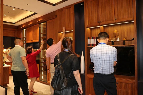 佳居乐高端全屋定制2020重点经销商年中会议暨实木新品发布圆满落幕
