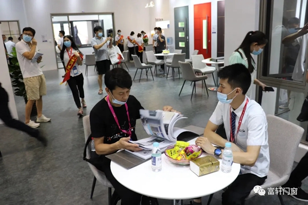 富轩全屋门窗打破常规 耀世绽放广州建博会