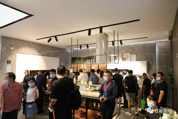 百能不锈钢家居潮流新品独具一格 引展馆观众围观
