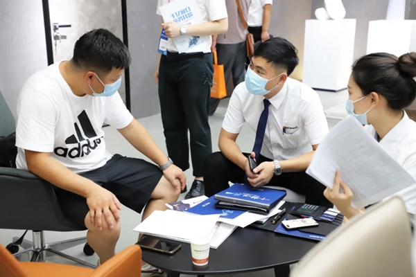 新标门窗极简系列惊艳全场 引领行业新标杆