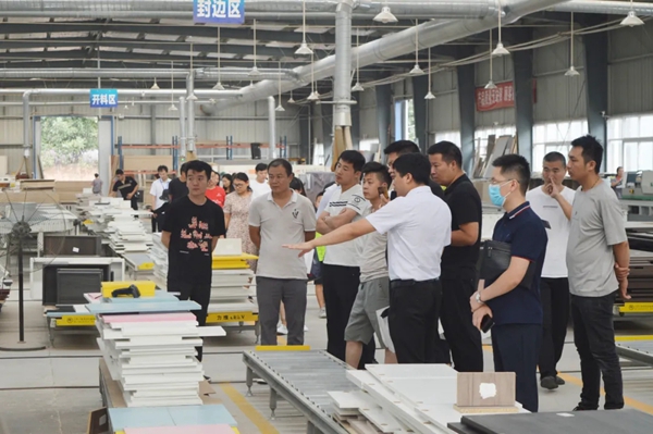 简一全屋定制千万大商俱乐部财富分享会圆满落幕