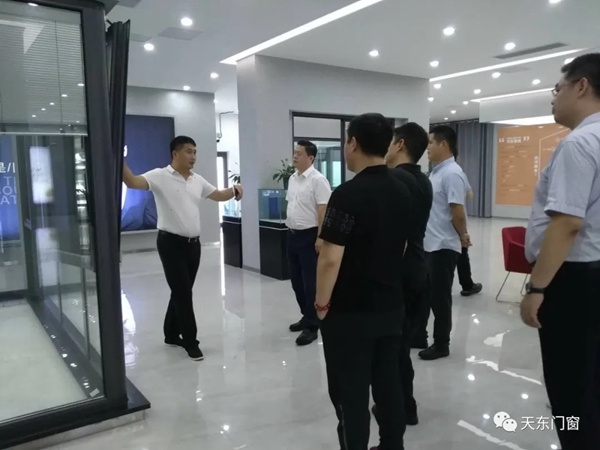 天东门窗迎接全国工商联家具装饰业商会执行会长一行莅临指导