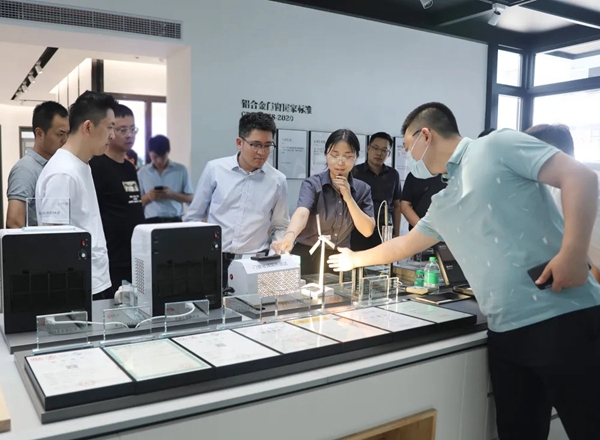 怡发门窗迎来居然之家集团领导一行 莅临参观指导 怡发门窗迎来居然之家集团领导一行 莅临参观指导