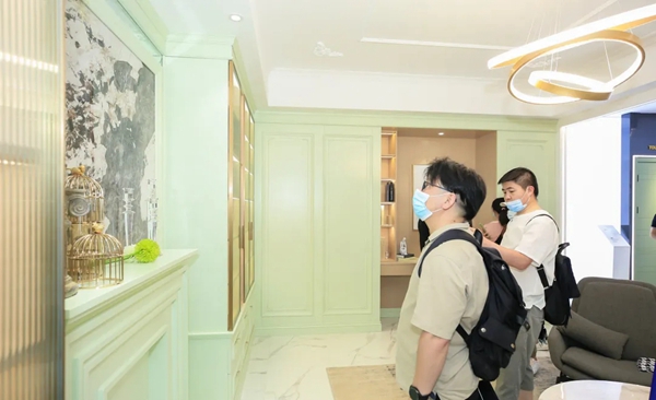 圣玛诺整木定制开展首日大放异彩 成为展会打卡圣地