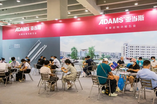 亚当斯全屋定制功能五金携热门产品闪耀登场家博会